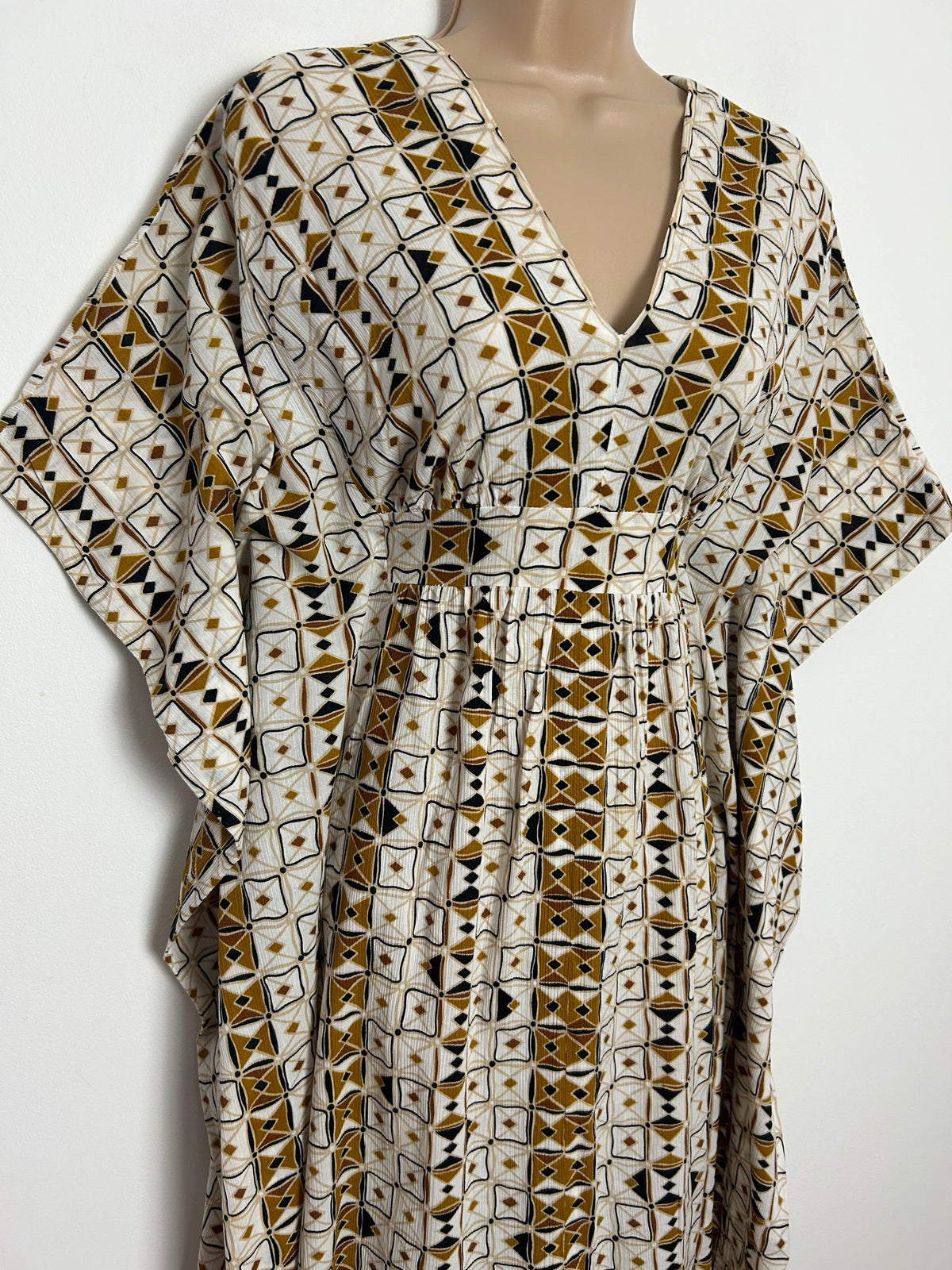 Vintage Early 1970s One Size Up To Size 18 White Brown & Black Check Print Wide Sleeve Cotton Kaftan