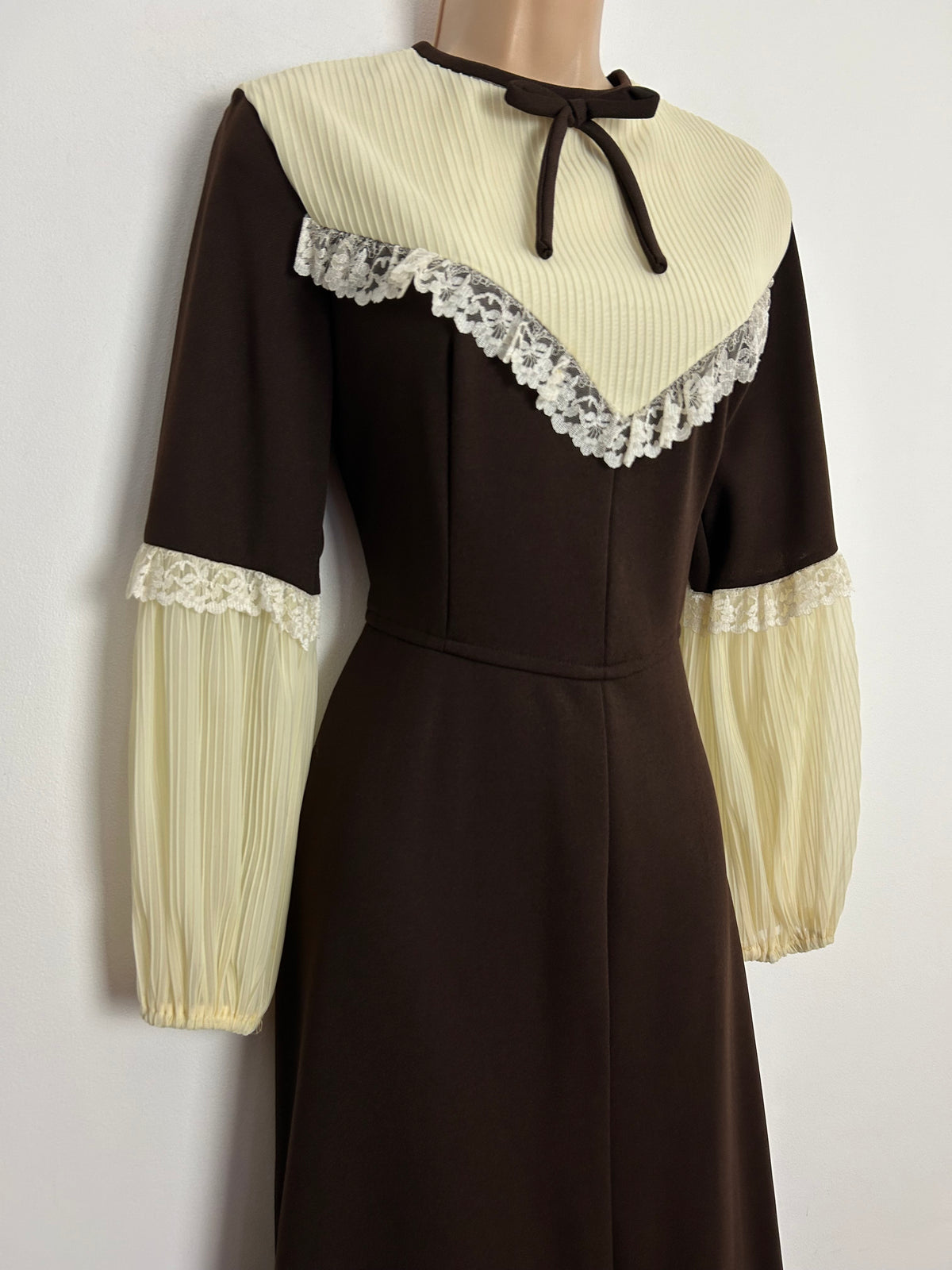 Vintage 1970s C&A UK Size 10 Chocolate Brown & Cream Ribbed Panel Long Sleeve Lace Trim Prairie Boho Midi Dress