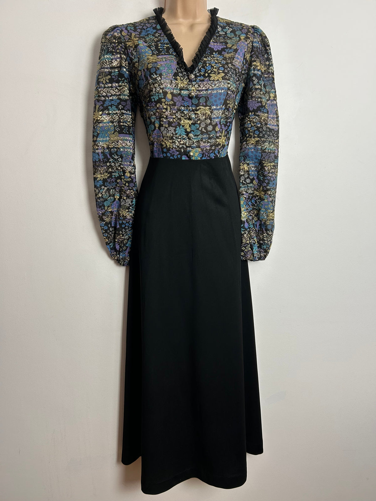 Vintage 1970s DL BARRON UK Size 8 Black Blue Purple & Gold Lurex Courtier Novelty Print Evening Maxi Dress