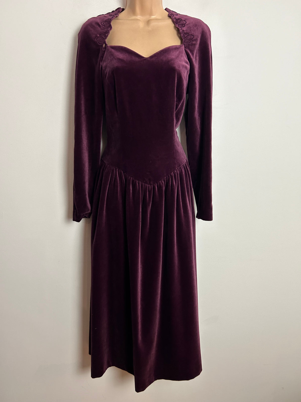 Vintage 1980s LAURA ASHLEY Made In British Crown Colony Of Hong Kong UK Size 10 Plum Purple Velvet Scallop Neck Midi Dress