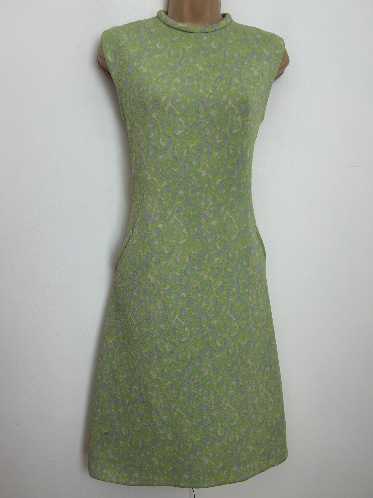 Vintage 1960s Size 8-10 Pale Green Lilac & Pink Crimplene Sleeveless Pocket Detail Mod Shift Dress