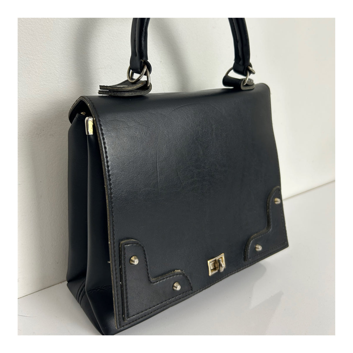Vintage 1960s Small/Medium Sized Black Leather Handbag With Detachable Shoulder Strap