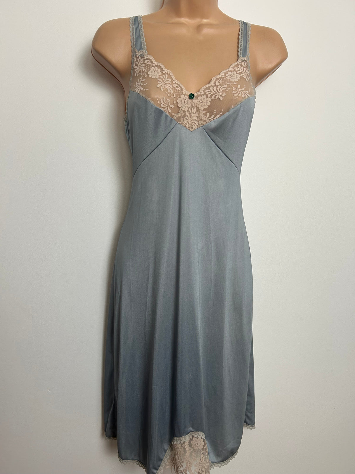 Vintage 1970s TRIUMPH INTERNATIONAL Size 8 Blueish Grey Lace Trim "Jasmin" Slip