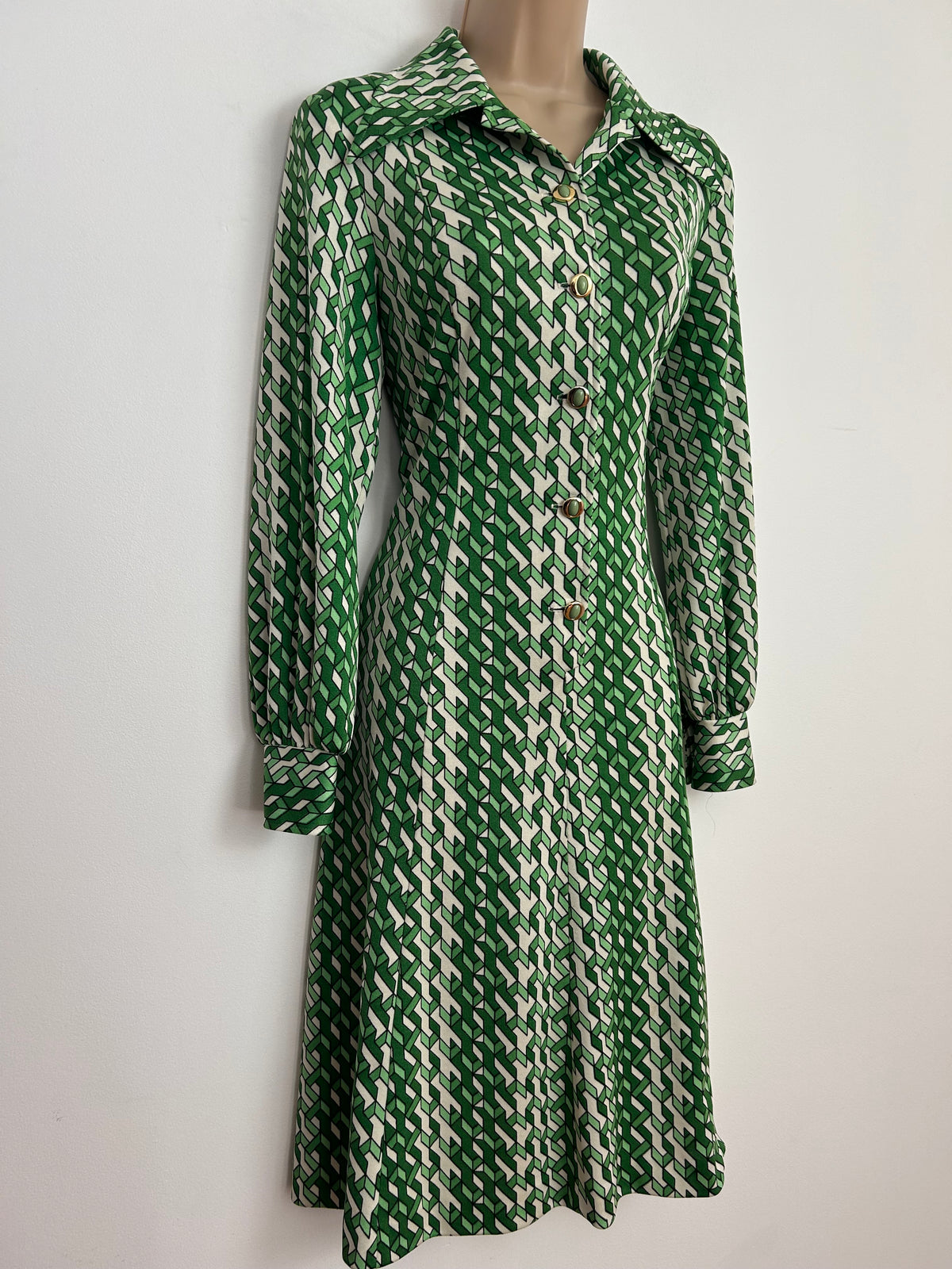 Vintage 1970s LAPIDUS OF SWEDEN Size 8 Green & White Geometric Print Dagger Collar Shift Dress