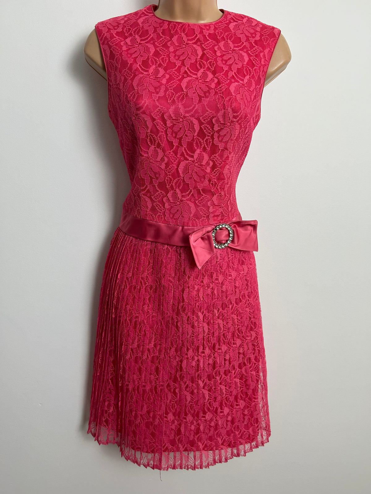 Vintage 1960s Size 8 Pink Lace Satin Bow Detail Pleated Shift Party Occasion Dress