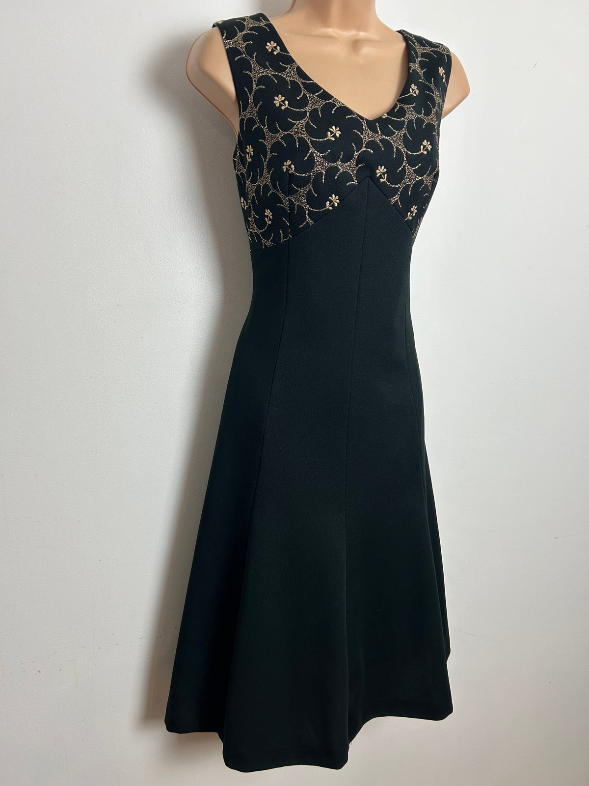 Vintage 1970s Size 10 Black & Metallic Gold Embroidered Detail Xmas Party Shift Dress