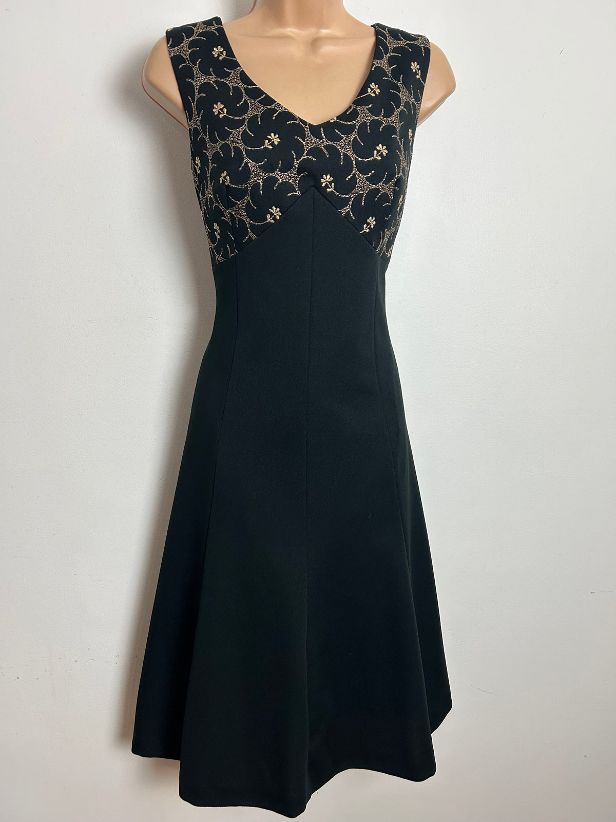 Vintage 1970s Size 10 Black & Metallic Gold Embroidered Detail Xmas Party Shift Dress
