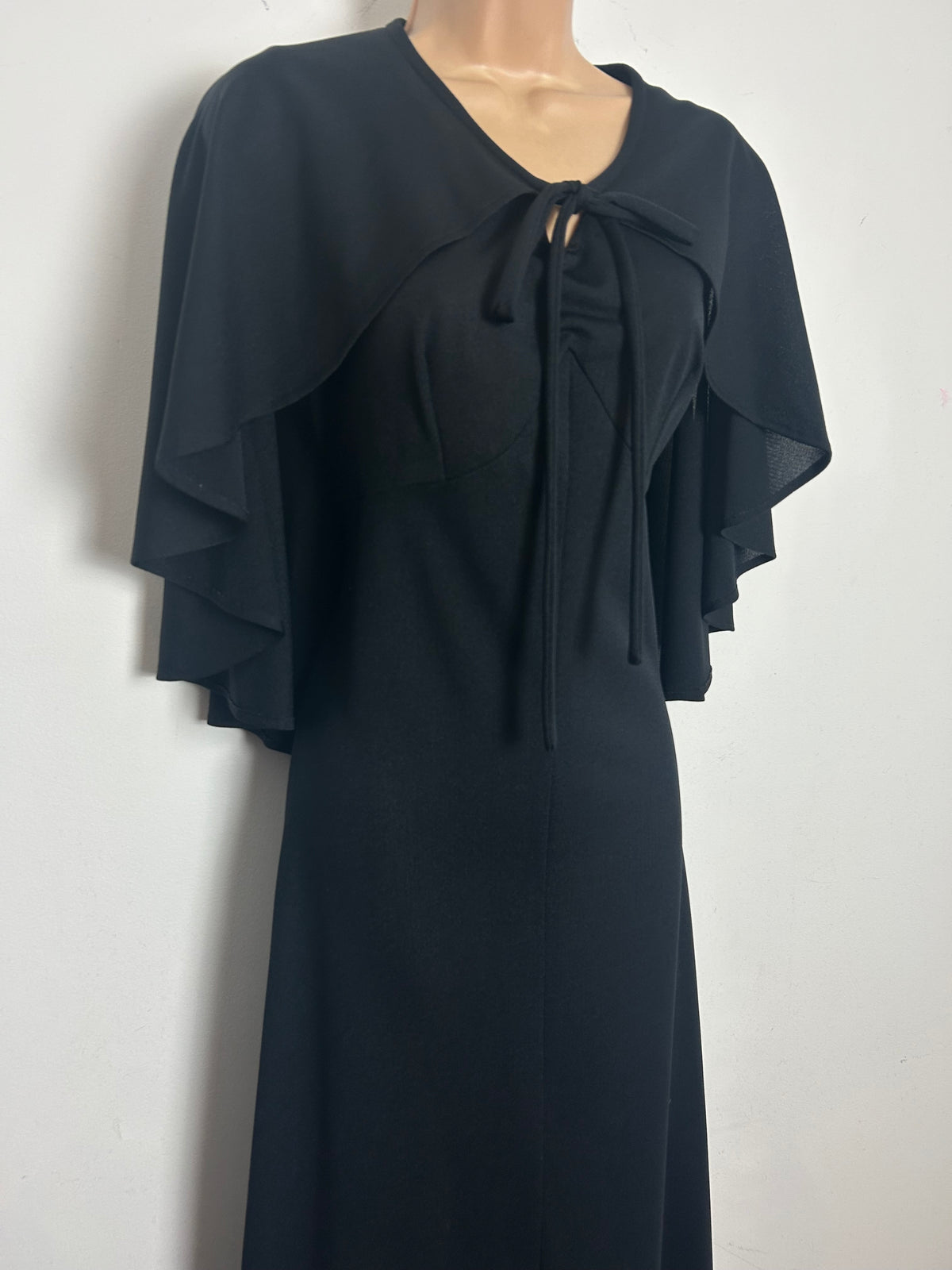 Vintage 1970s Size 12 Black Capelet Cape Sleeve Tie Neck Boho Maxi Dress