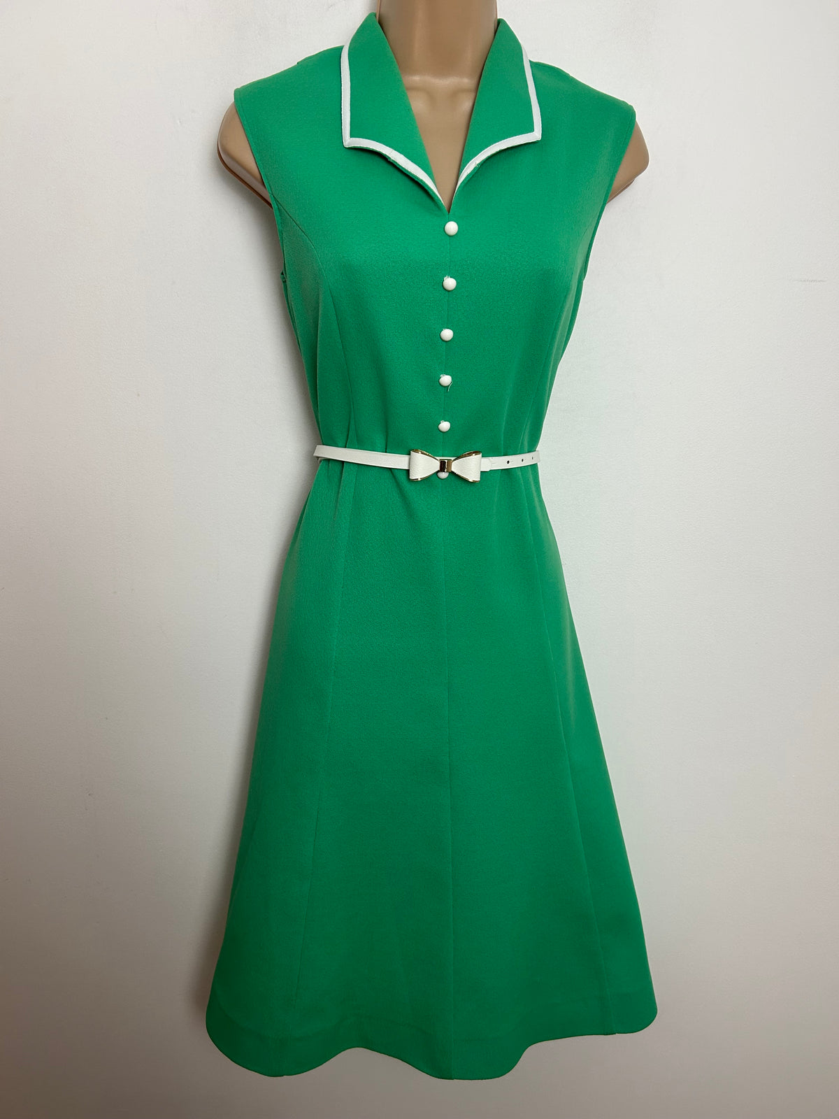 Vintage 1970s Size 12 Cute Green Sleeveless Belted Mod Day Dress