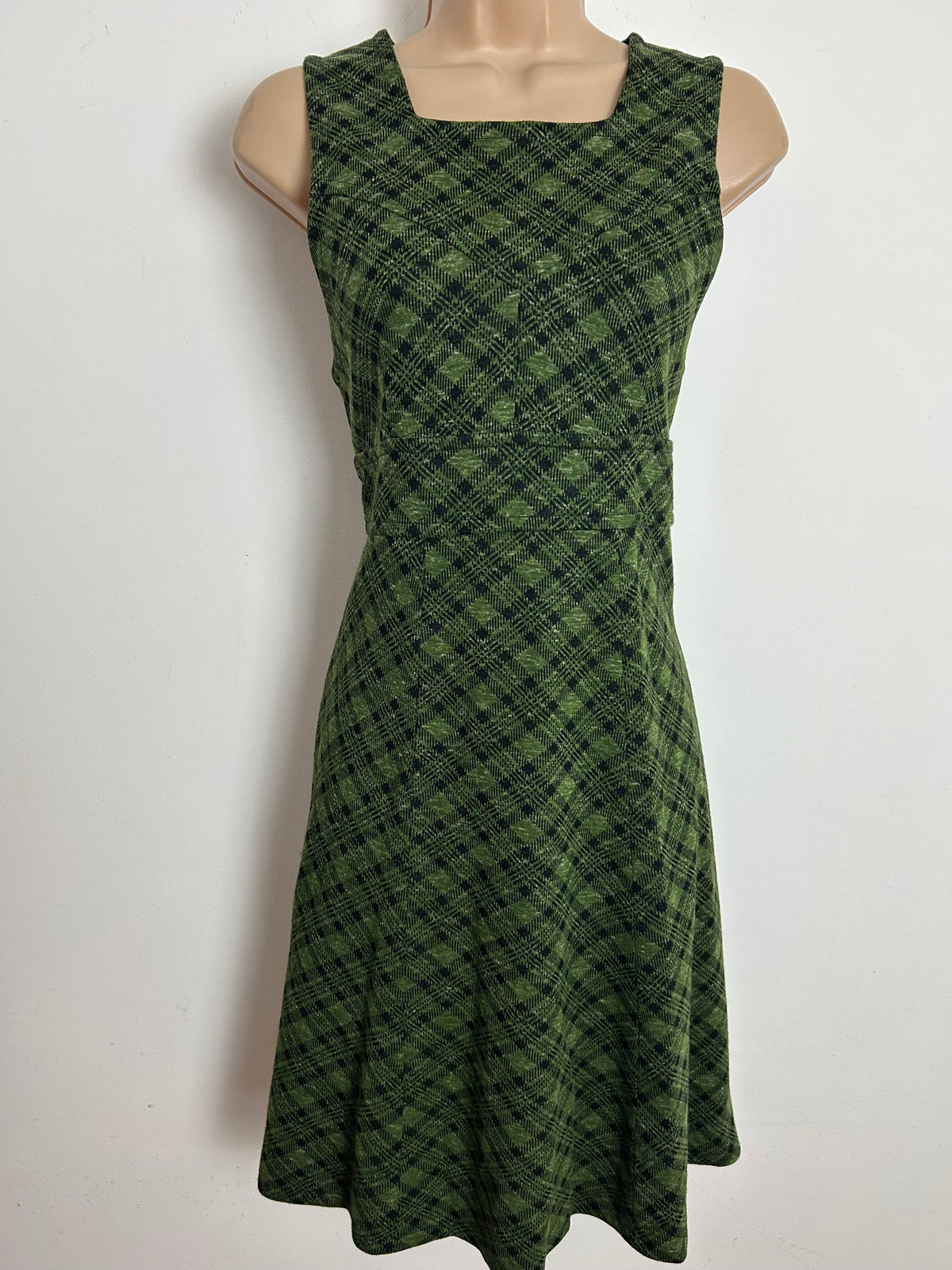 Vintage 1960s Size 10 Green & Black Tartan Check Jersey Mod Shift Dress