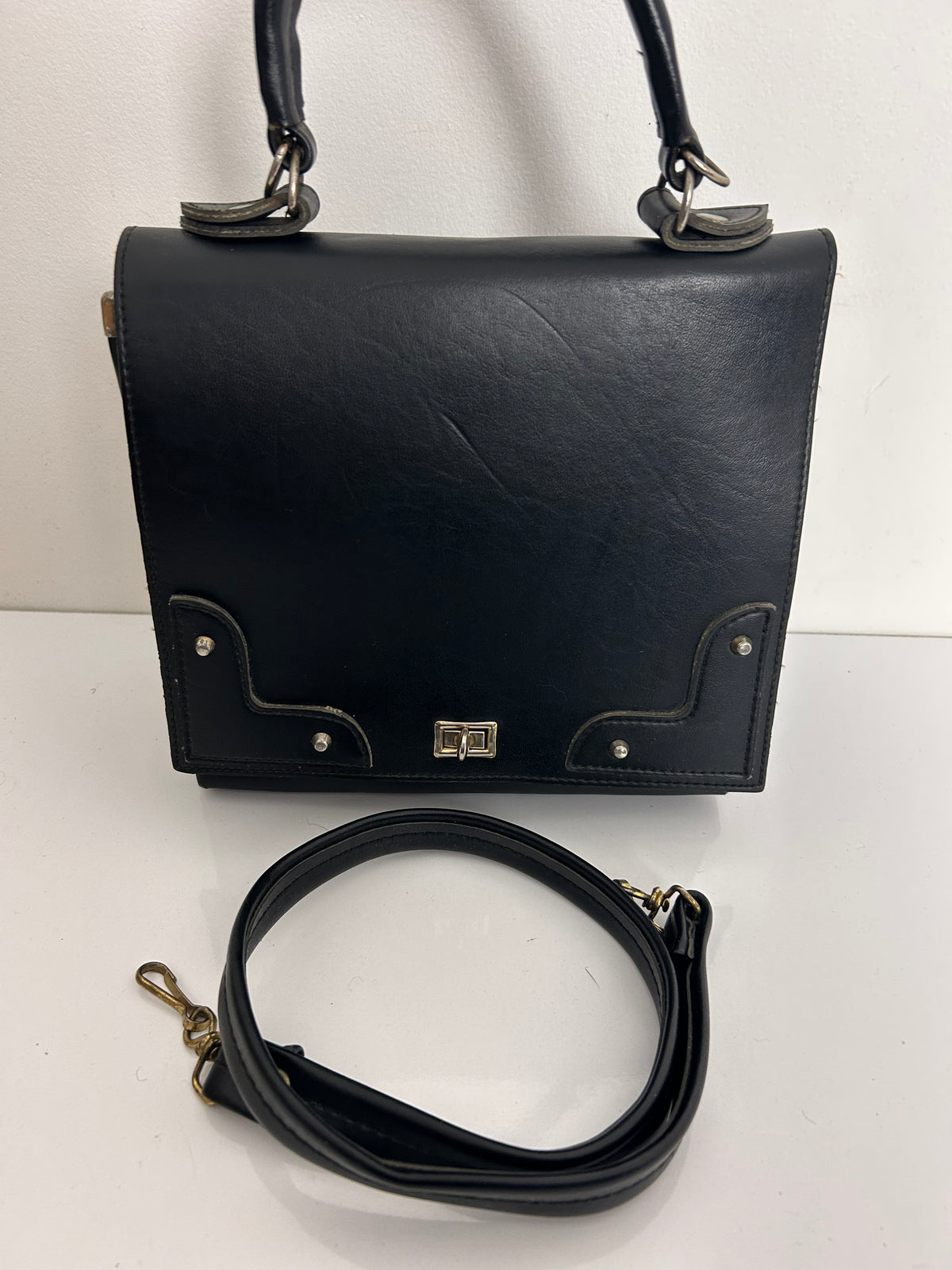 Vintage 1960s Small/Medium Sized Black Leather Handbag With Detachable Shoulder Strap