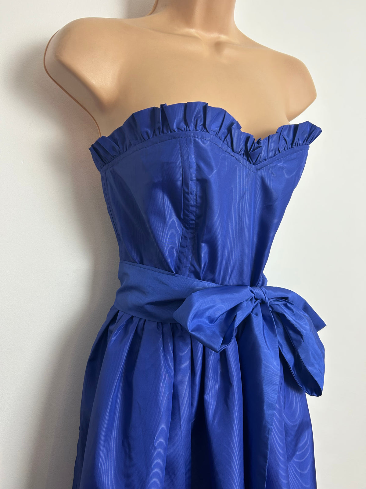 Vintage 1980s VIVIEN SMITH Size 8 Blue Watermark Satin Feel Strapless Belted Party Prom Occasion Dress