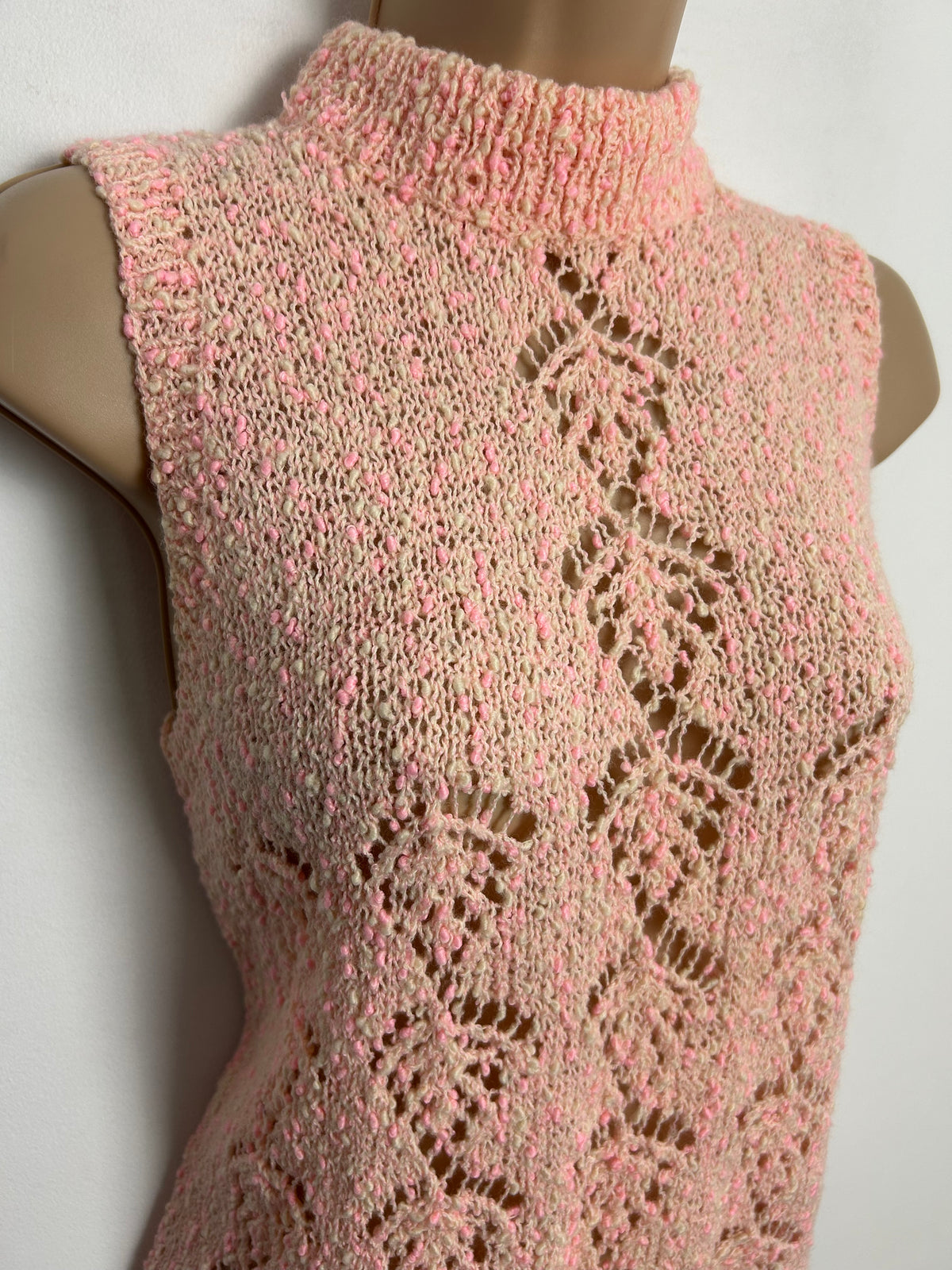 Vintage 1960s Size 10-12 Pink Tones Bobble Wool Turtle Neck Sleeveless Jumper/Tank Top