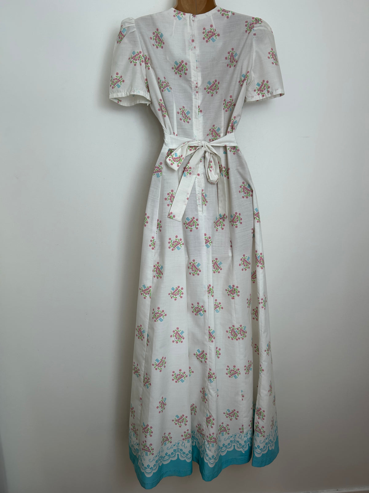 Vintage 1970s Size 10 Pretty White Pink & Blue Basket Of Flowers Print Cotton Mix Summer Maxi Dress