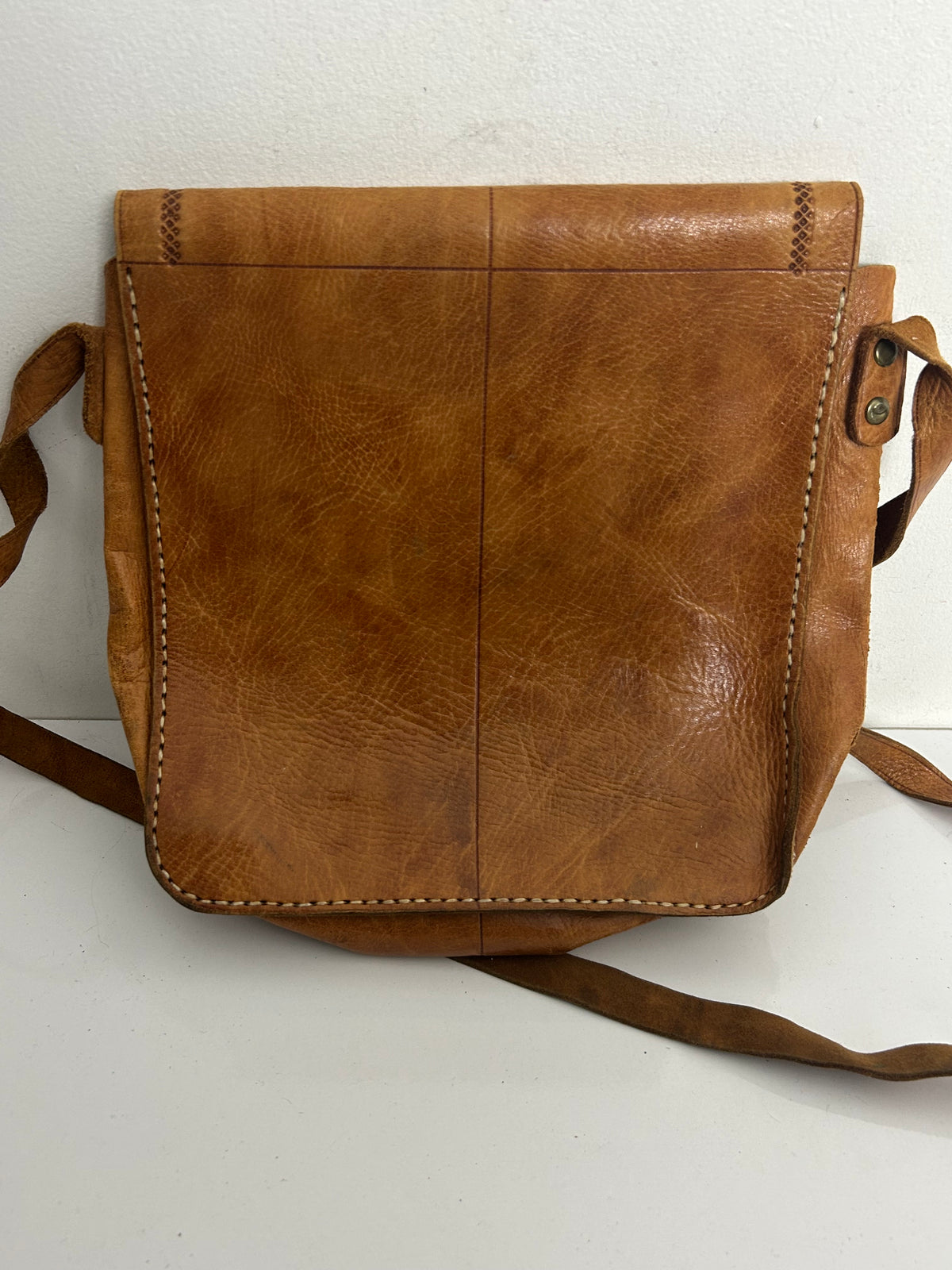 Vintage 1970s Tan Brown Real Leather Tooled Detail Satchel Saddle Handbag