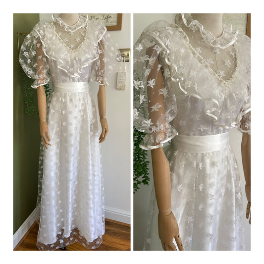 Vintage Late 1970s Vera Mont Size 8 White Floral Net/Lace Puffed Sleeve Ruffle Trim Prairie Wedding Dress