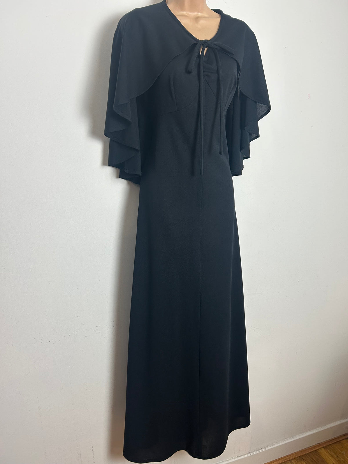 Vintage 1970s Size 12 Black Capelet Cape Sleeve Tie Neck Boho Maxi Dress