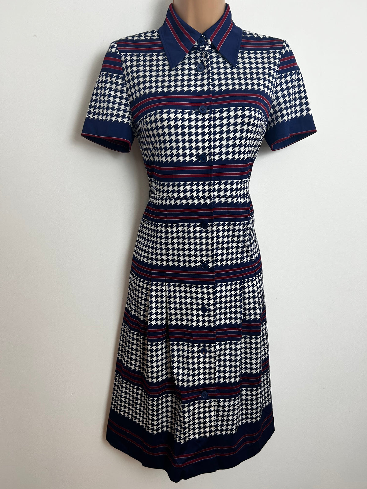 Vintage 1970s Size 8 Navy Blue White & Dark Red Dogstooth Check & Stripe Print Day Dress
