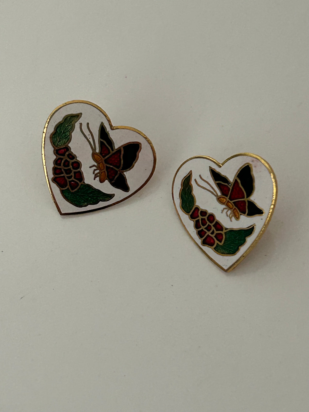 Vintage 1980s Pretty Gold Tone Cloisonne Enamel Heart Shaped Butterfly Pattern Earrings