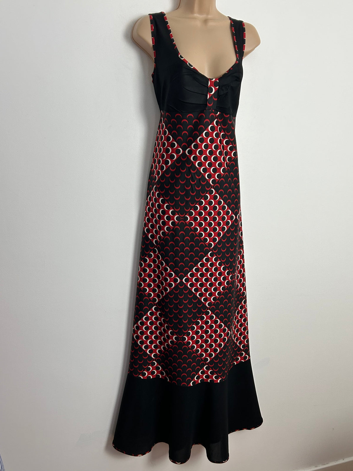 Vintage 1970s UK Size 10 Black Dark Red & White Half Moon & Circle Print Sleeveless Maxi Dress