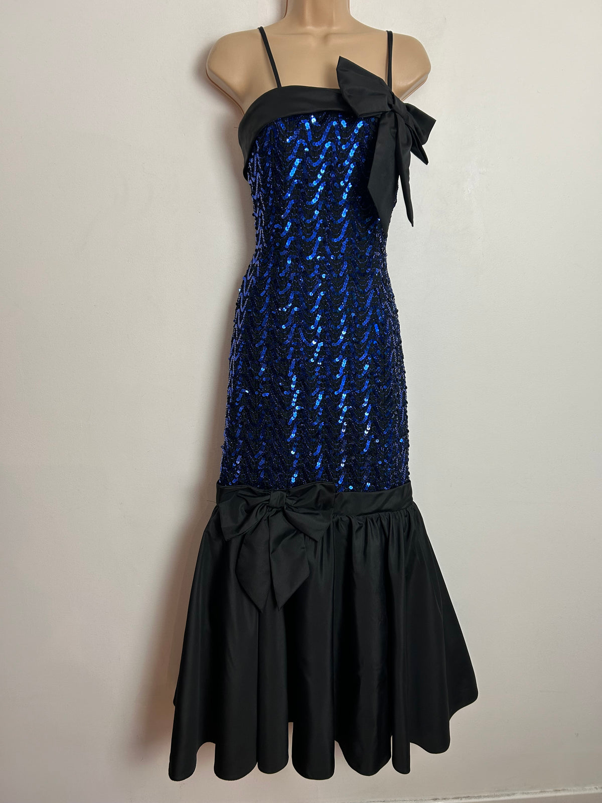Vintage Early 1980s JOHN CHARLES UK Size 8-10 AMAZING Black & Blue Sequin & Bead Detail Full Length Cocktail Gown