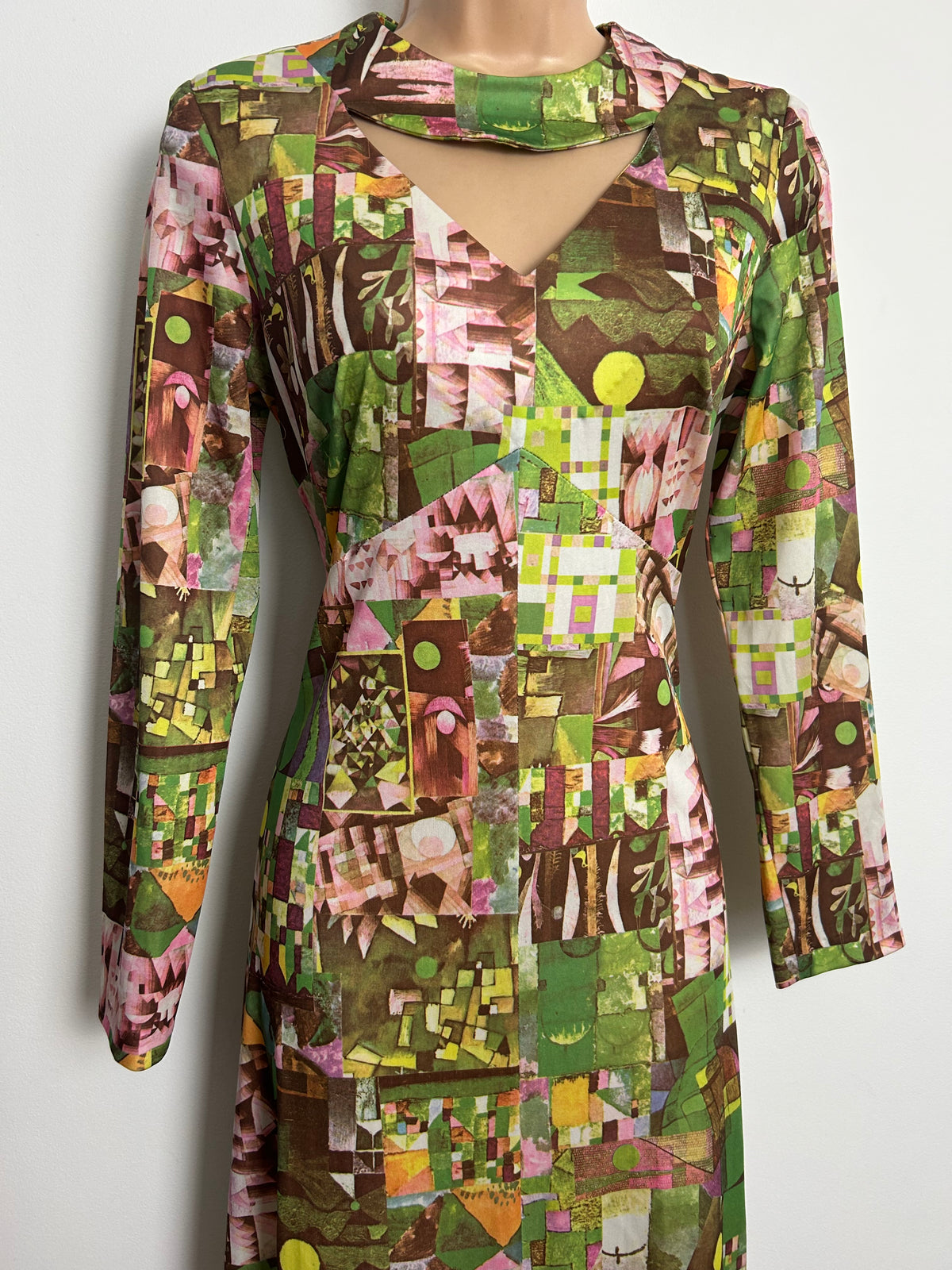Vintage 1970s LEYGIL Size 10-12 Green Pink & Brown Keyhole Choker Neck Abstract Print Maxi Dress