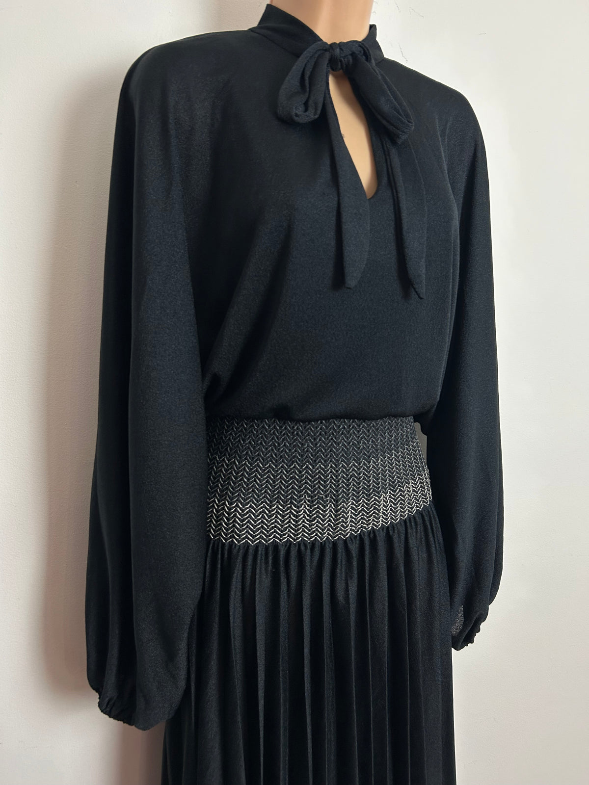 Vintage 1970s SHUBETTE Size 16 Black Neck Tie Bat Wing Sleeve Shirred Waist Pleated Midi Dress