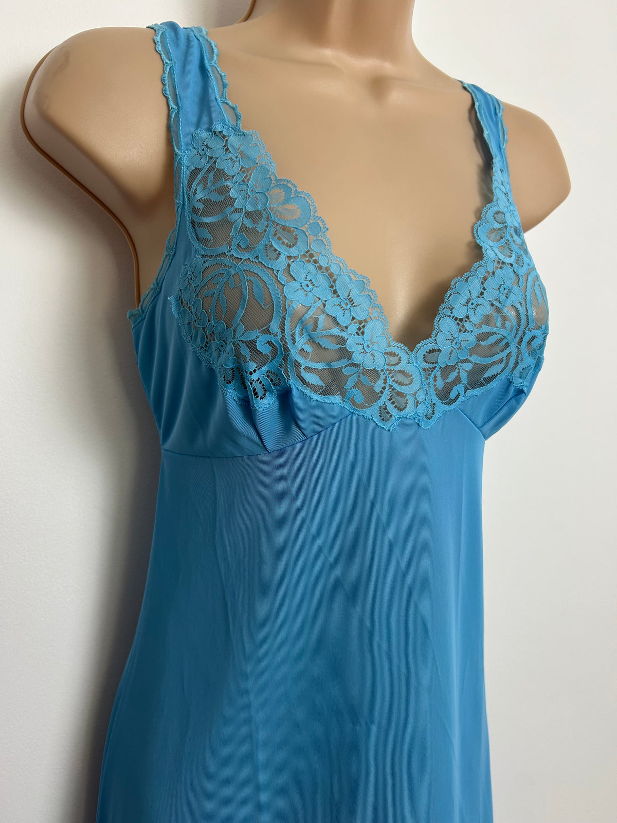 Vintage 1970s Made In Italy Size 6 Pretty Blue Lace Trim Nylon Slip