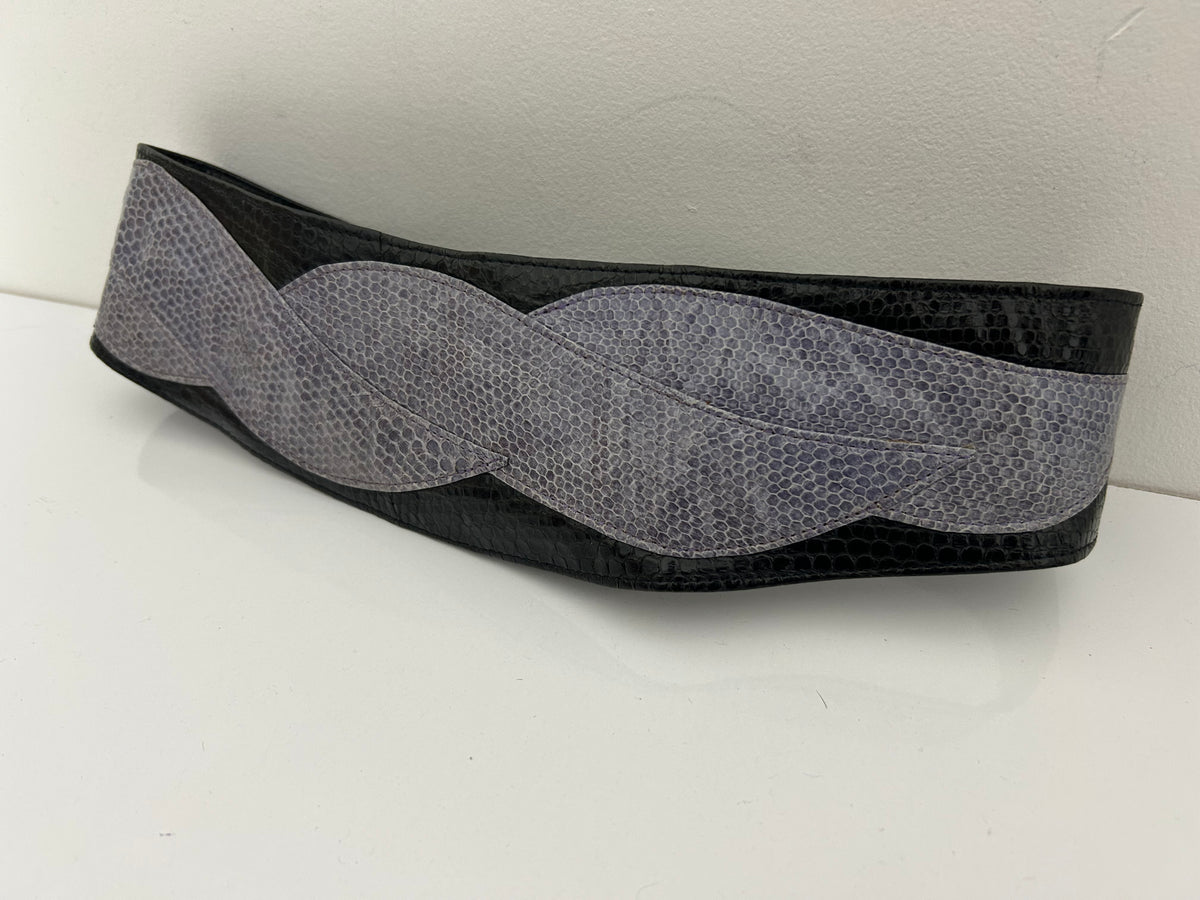 Vintage 1980s Black & Grey Mock Reptile Skin New Romantic Style Leather Wide Cinch Belt 28" Waist