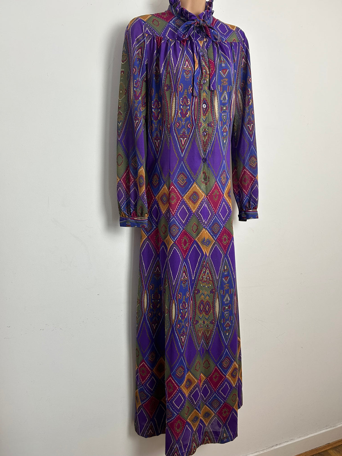 Vintage 1970s GIOVANNOZZI Size 14-16 Purple Mustard & Pink Abstract Diamond Print Long Sleeve Maxi Dress
