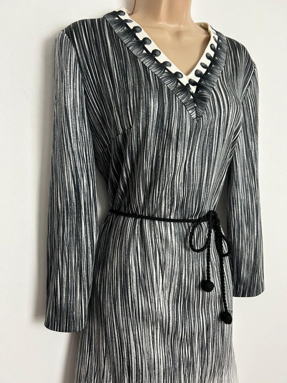 Vintage 1970s UK Size 14 Black White & Grey Abstract Stripe Print Long Sleeve Belted Day Dress