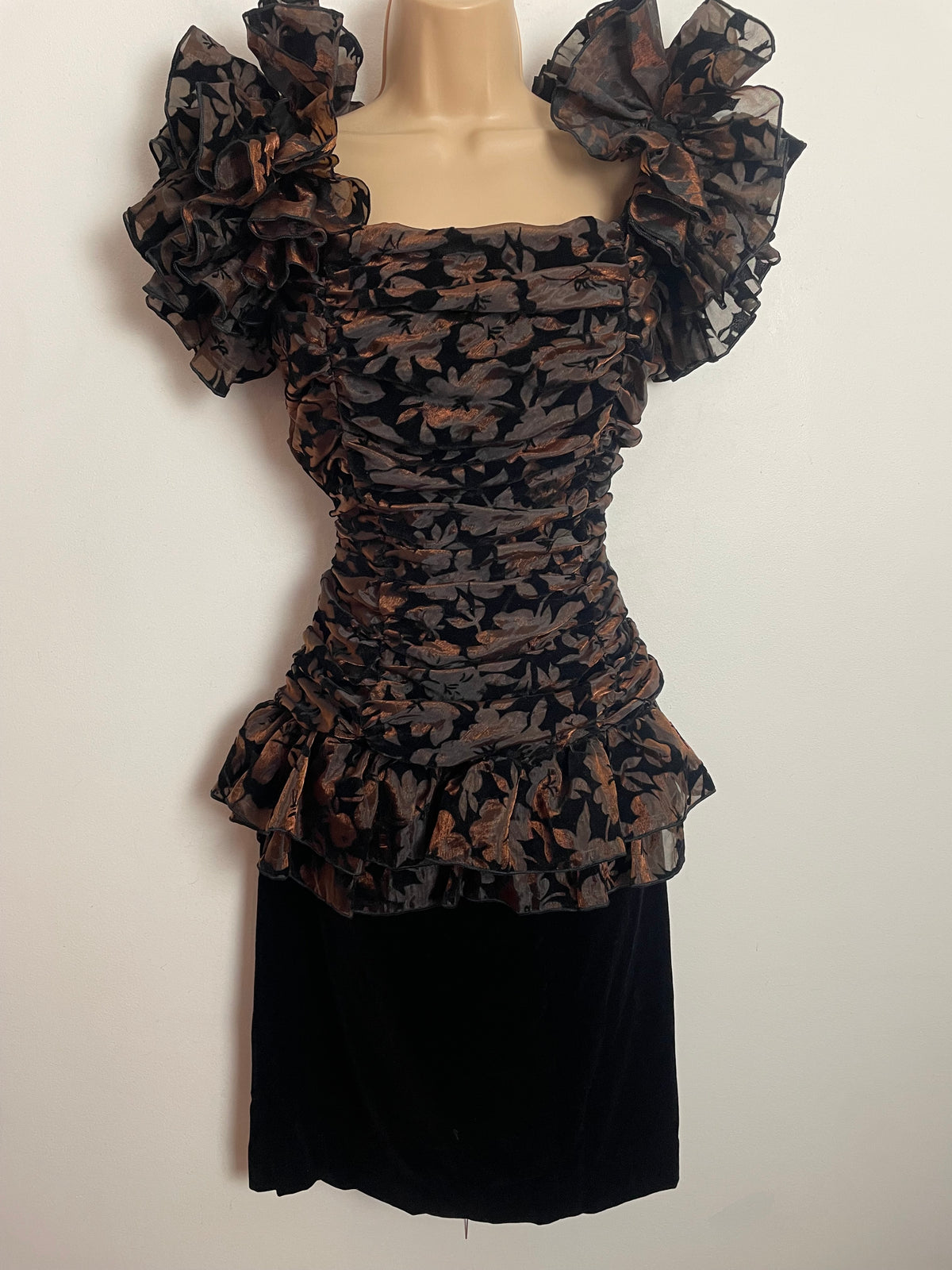 Vintage 1980s YESSICA UK Size 12 Black & Bronze Velvet Flock Ruffled Sleeve Party Prom Cocktail Dress