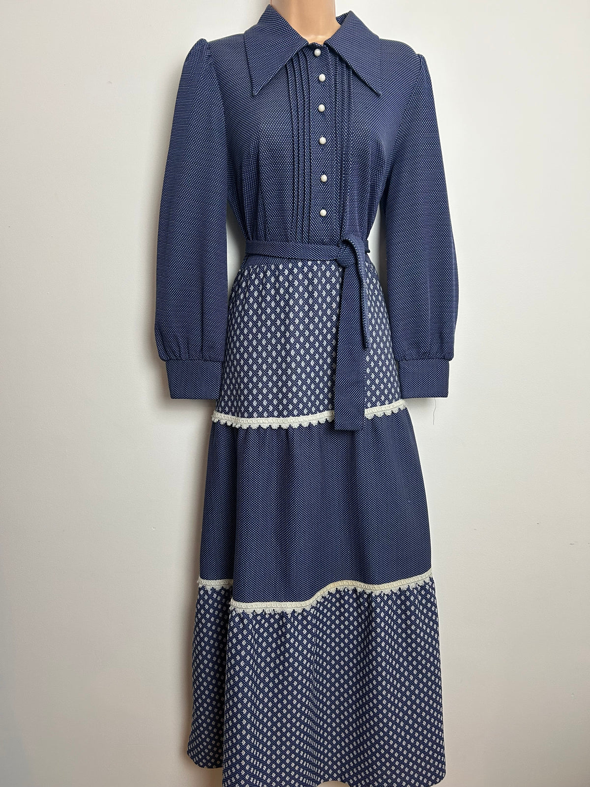 Vintage 1970s Size 12 Dark Blue Polka Dot & Abstract Print Dagger Collared Belted Tiered Maxi Dress