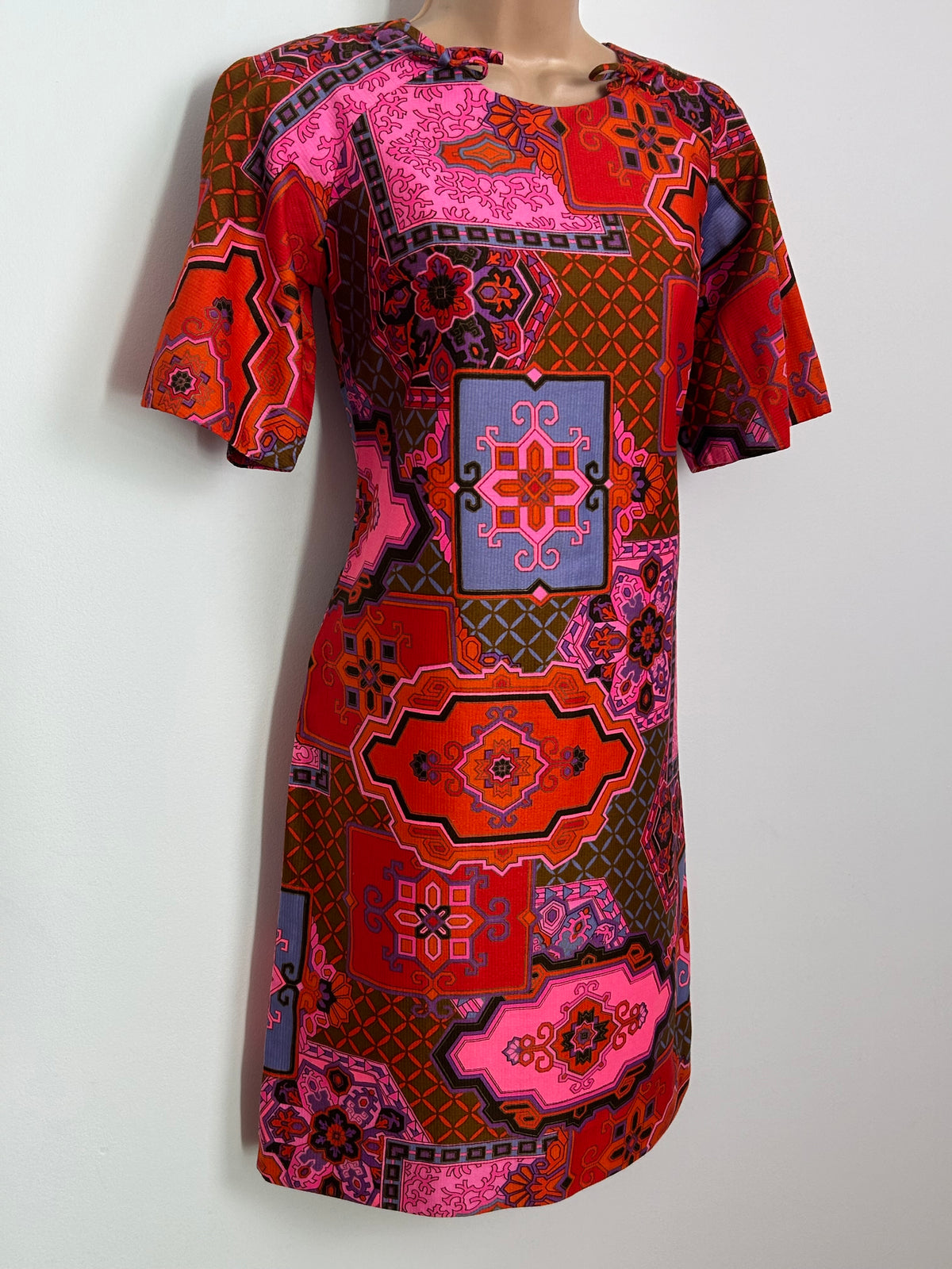 Vintage Late 1960s BJ'S Fashions Honolulu Size 6-8 Red Pink Orange & Blue Psychedelic Geo Print Mod Shift Dress