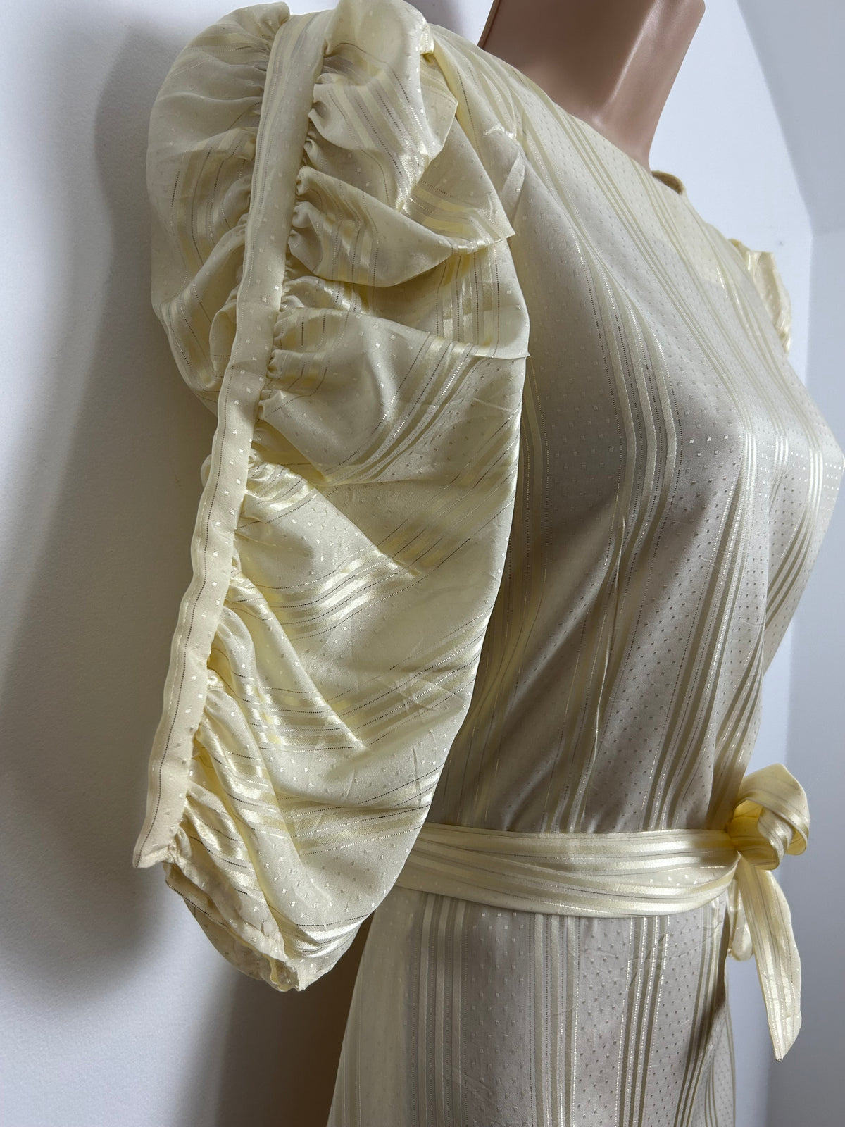 Vintage 1980s Size 8-10 Cream Stripe & Spot Pattern Belted Ruched Sleeve Jumpsuit