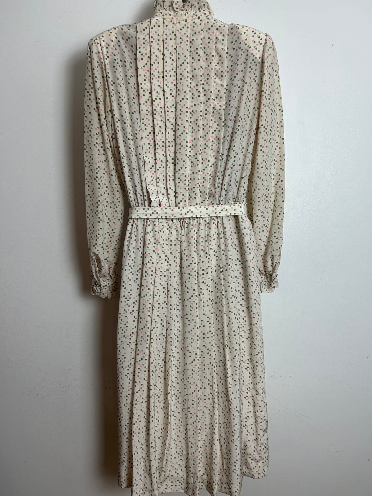 Vintage 1980s LOUIS FERAUD Size 12-14 Cream Polka Dot Pink 100% Silk Pleated Belted Day Dress