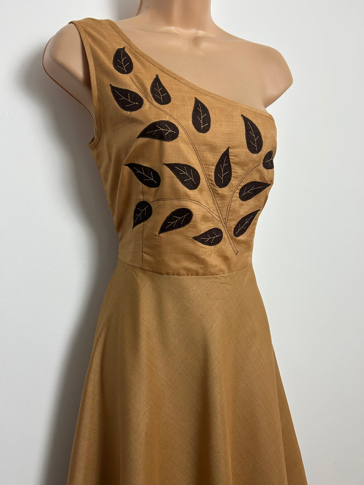 Vintage 1970s Size 8 Brown Tones Leaf Applique Detail One Shoulder Fit & Flare Dress