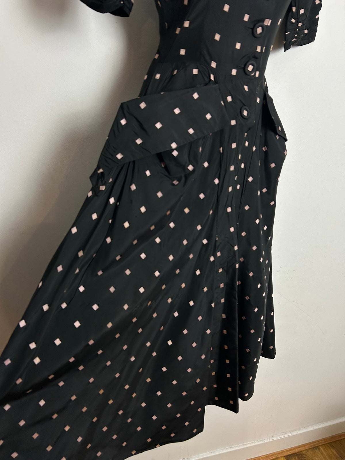 Vintage Late 1940s Size 4-6 Black & Pink Square Pattern Feature Pockets Swing Dress