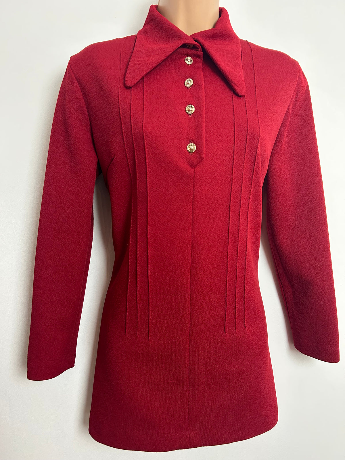 Vintage 1960s Size 10-12 Dark Red Dagger Collar Pintuck Pleat Detail Micro Mini Shift Dress