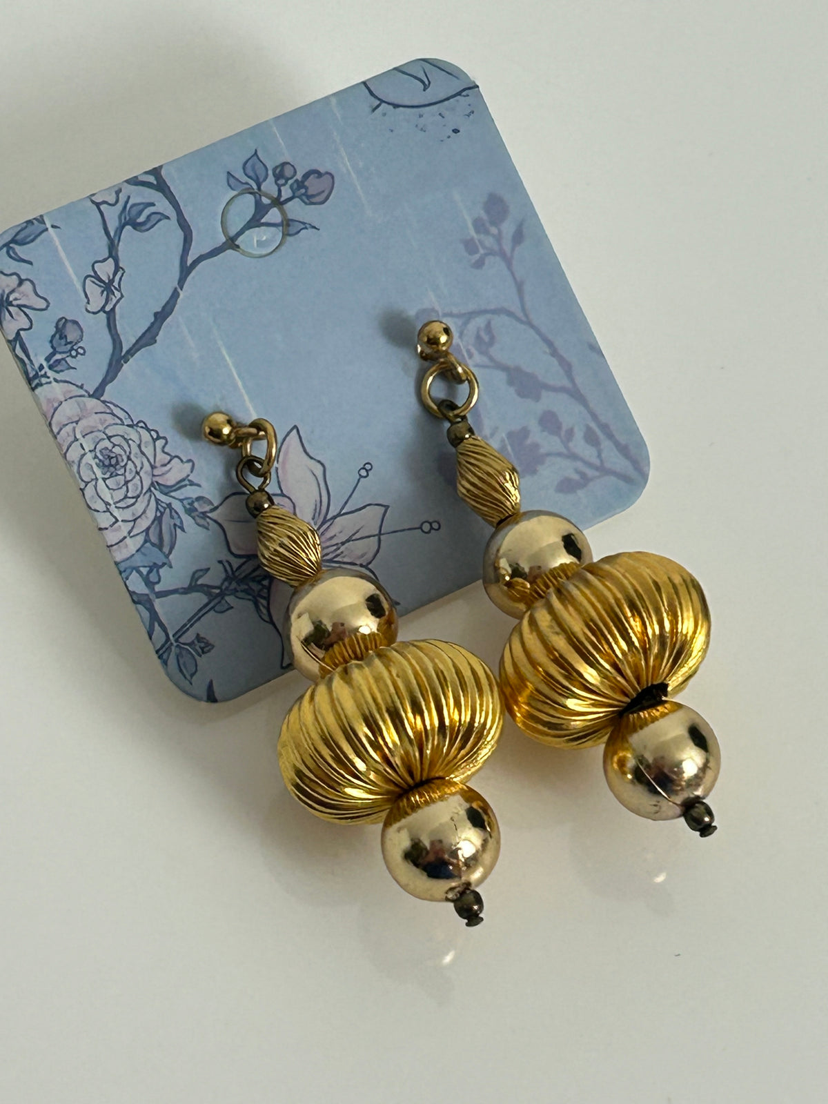 Vintage Gold Tone Ribbed Effect Statement Drop Earrings