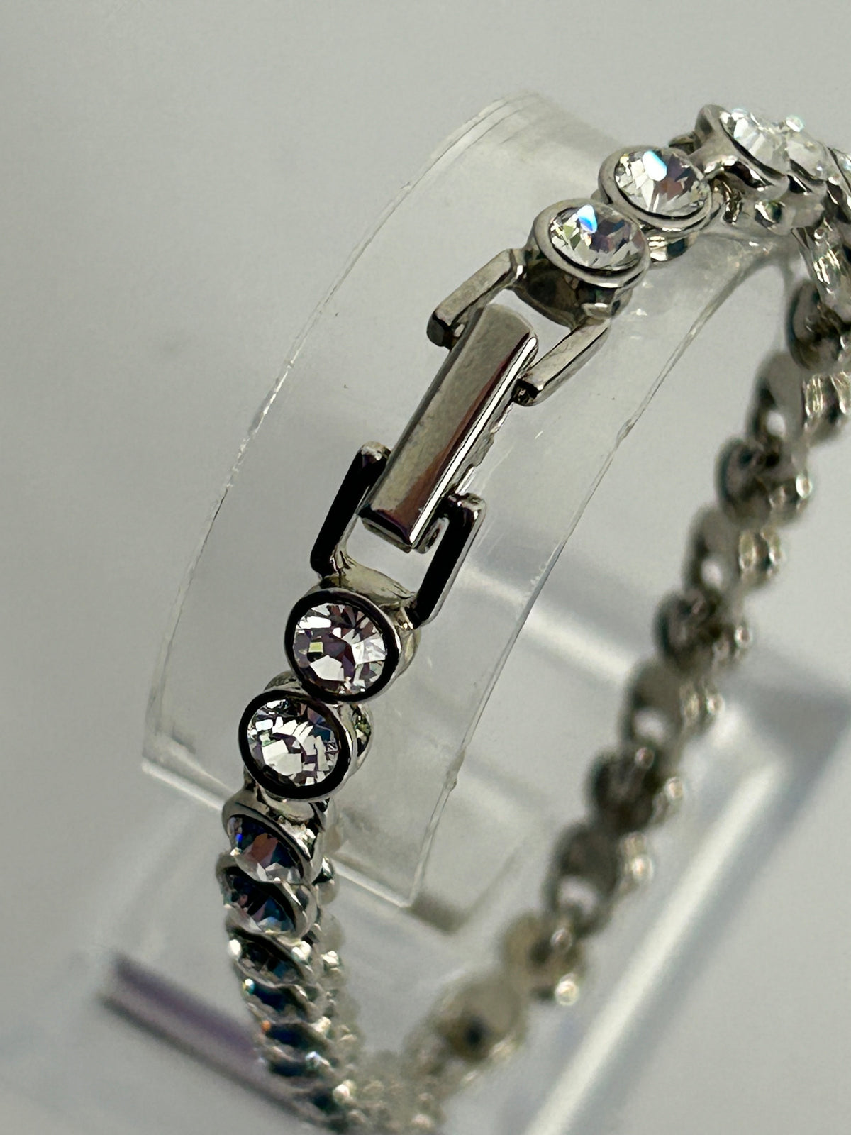 Vintage Pretty Silver Tone Diamante Set Round Stone Bracelet