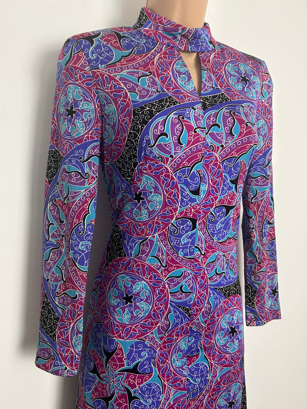 Vintage 1970s Size 6-8 Pink Purple & Turquoise Psychedelic Abstract Keyhole Maxi Dress