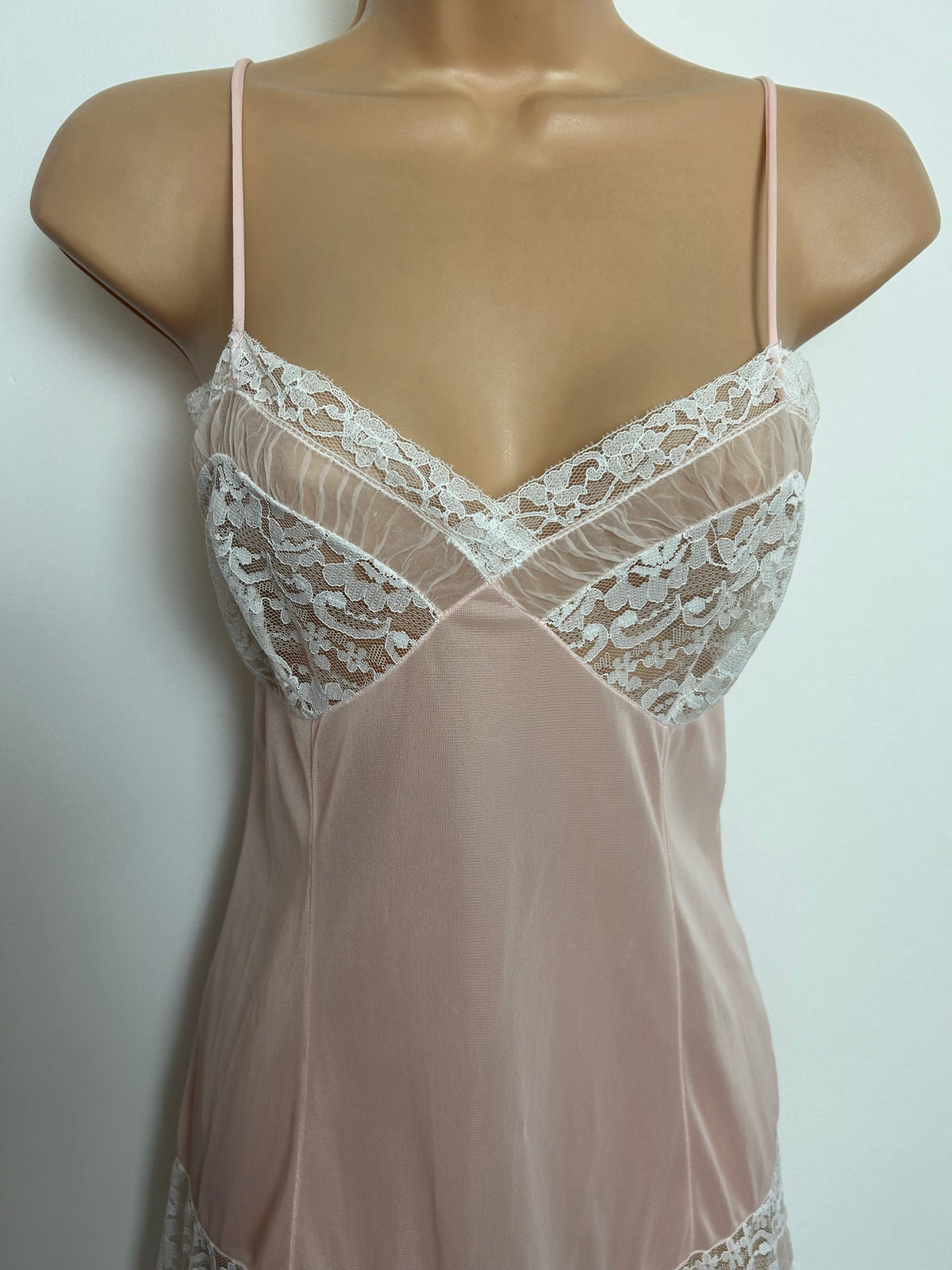 Vintage 1970s Size 8 Very Pale Nude Pink & White Lace Strappy Lace Nylon Slip