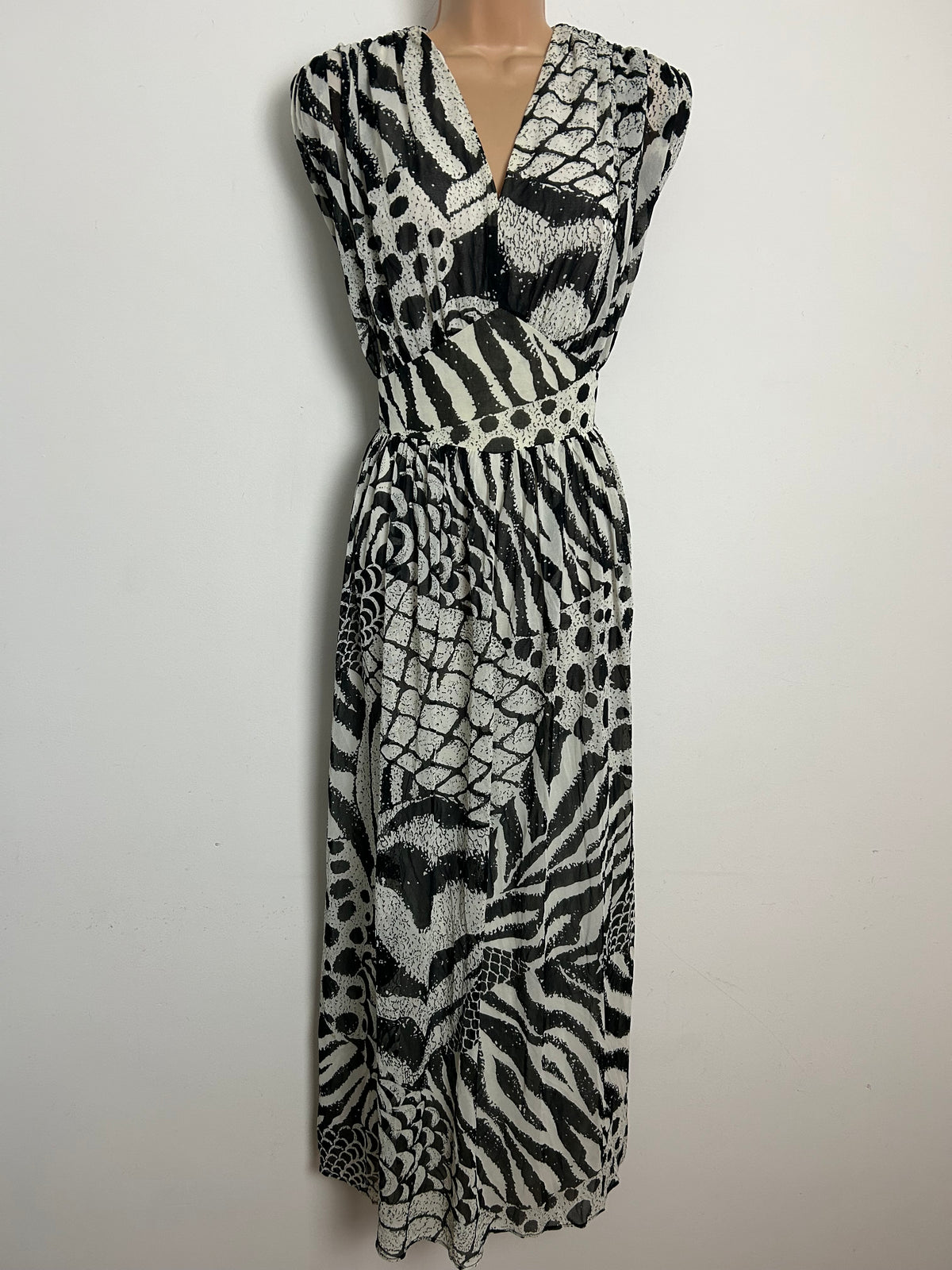 Vintage 1980s size 12 Black & White Monochrome Abstract Zebra Print Maxi Dress