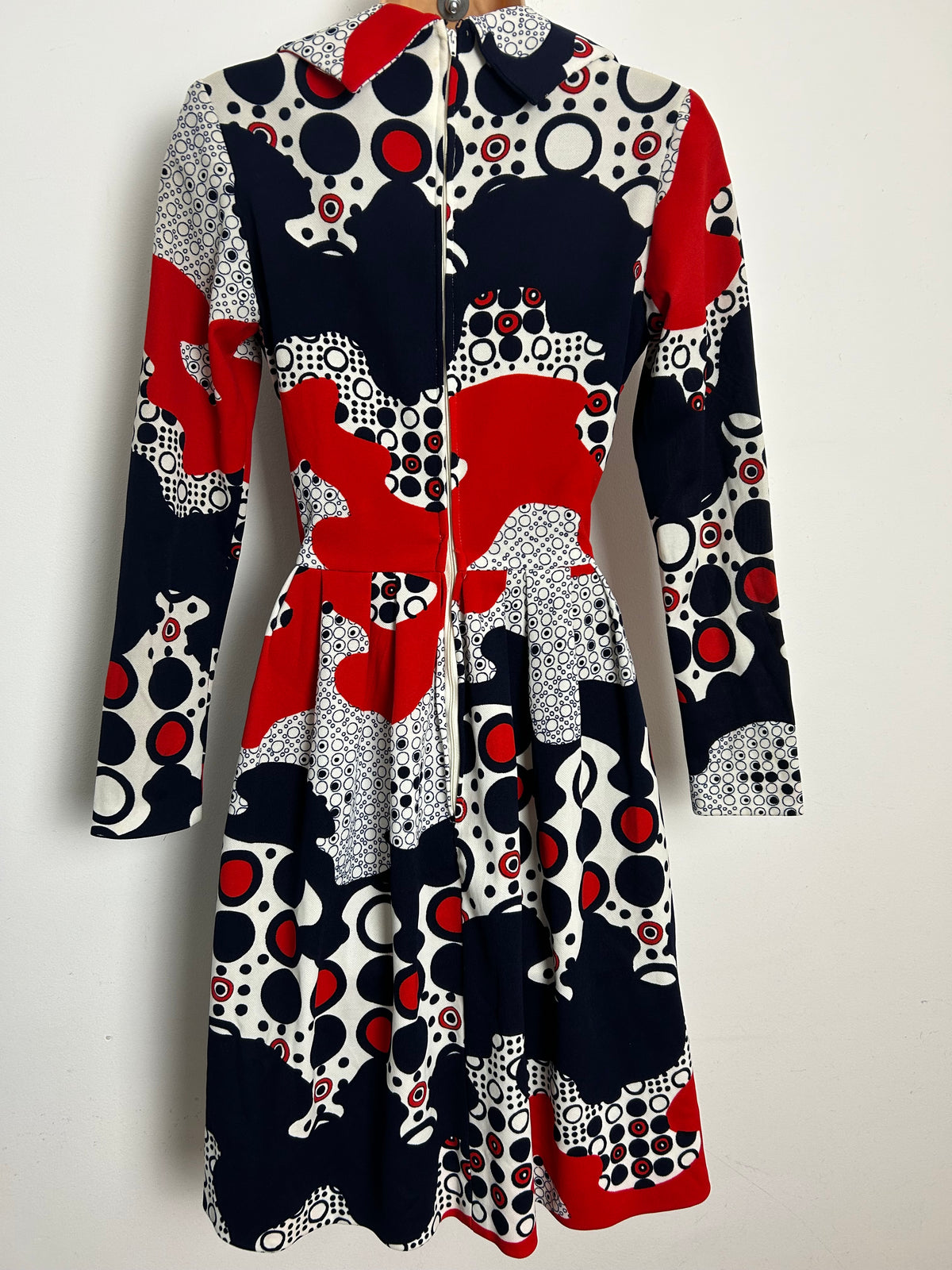 Vintage Late 1960s COVER GIRL OF AMERICA Size 8 Blue White & Red Abstract Spot Print Mod Dress