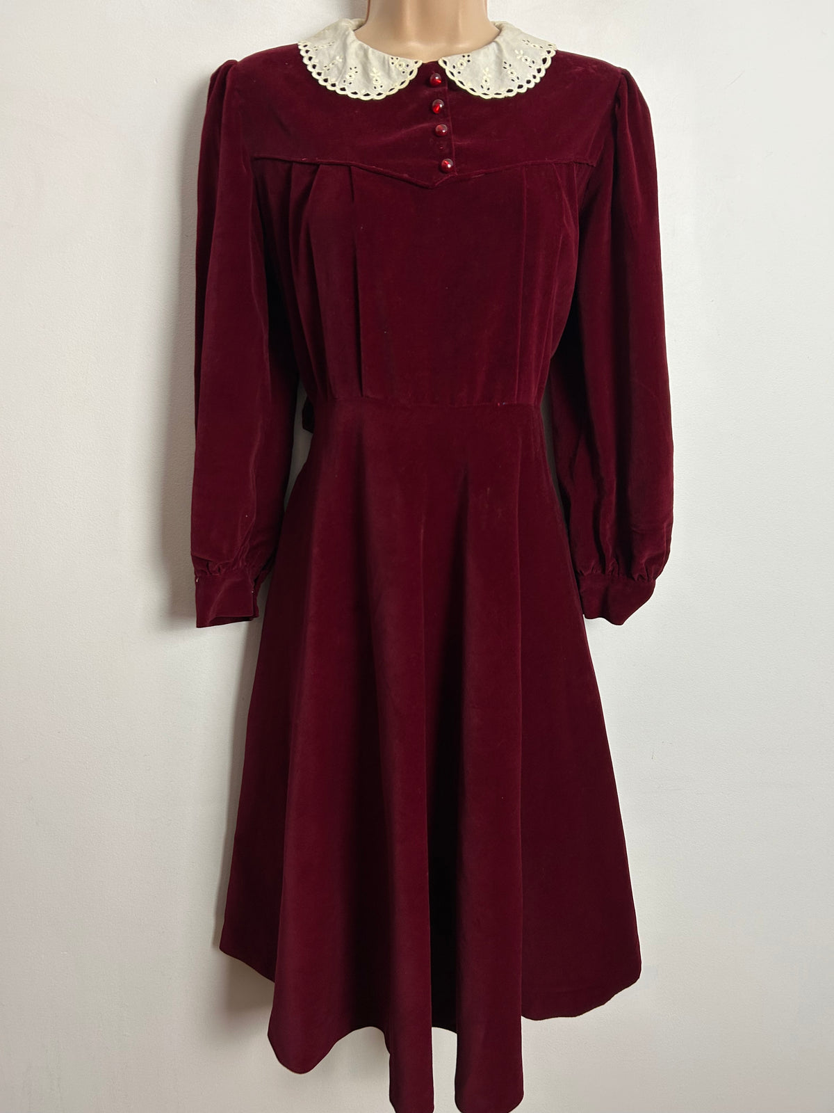Vintage 1960s UK Size 10 Red Velvet Lace Collar Long Sleeve Christmas Dress