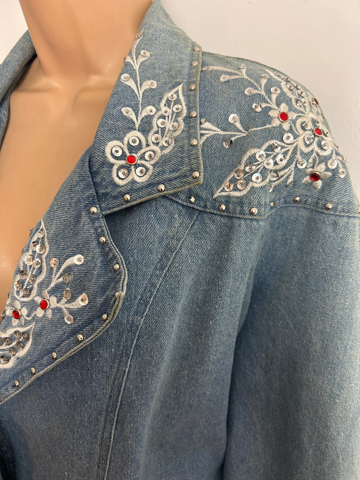 Vintage 1980s JENJEN BY DARIAN Size M (12-14) Stonewash Embroidered Jewel & Sequin Blazer Style Denim Jacket