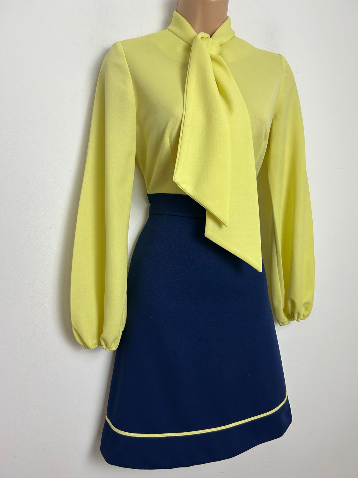 Vintage 1960s Size 8 Navy Blue & Yellow Scarf Neck Long Sleeve Mod Dress & Matching Jacket (Copy)