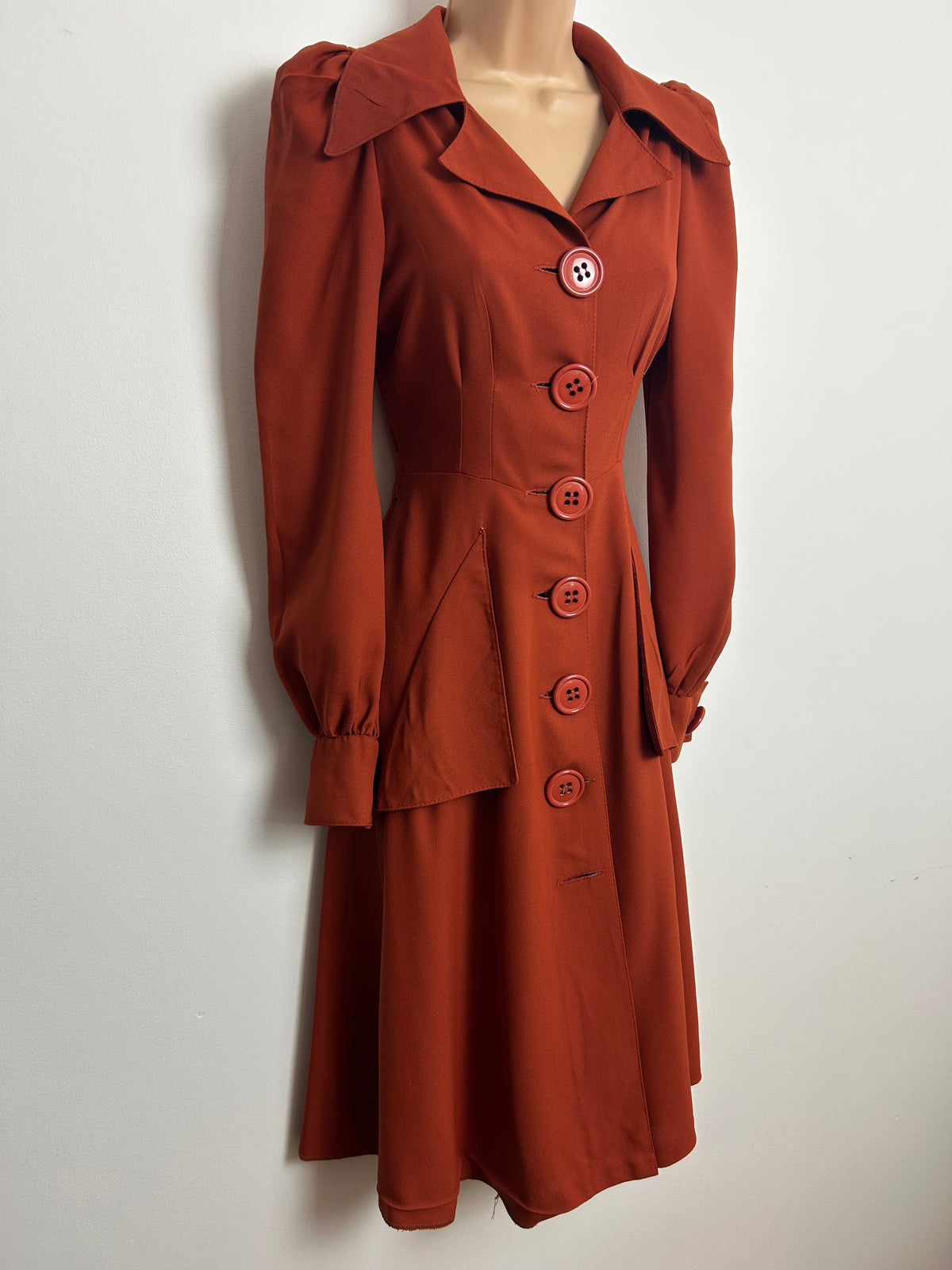 Vintage 1970s INGRID MODELL Size 8 Terracotta Dagger Collar Long Sleeve Half Belted 40s Style Dress