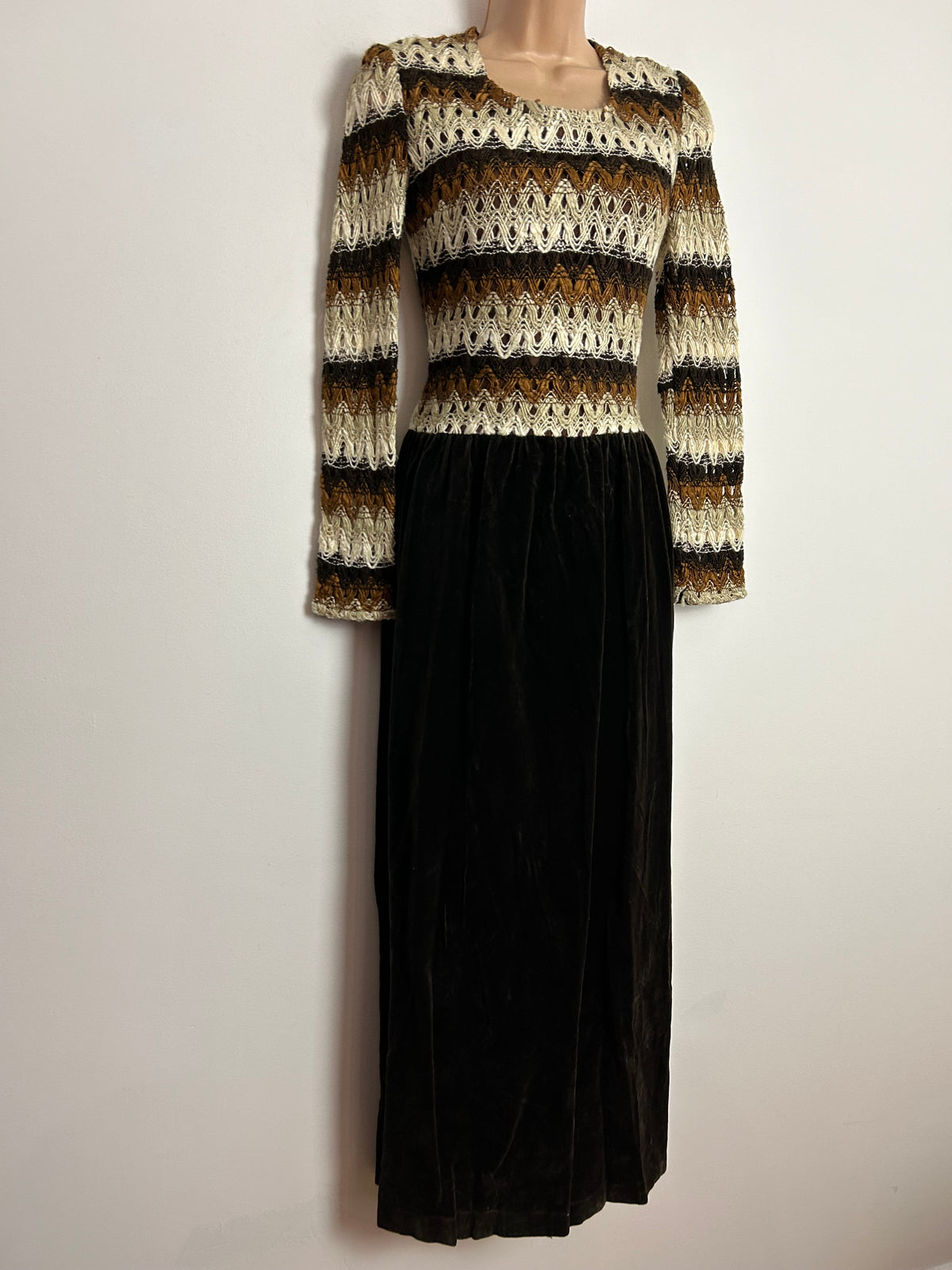 Vintage 1970s HEKO LE SIGNE DE PARIS UK Size 6-8 Brown Cream & Beige Woven Wool & Velvet Long Sleeve Maxi Dress
